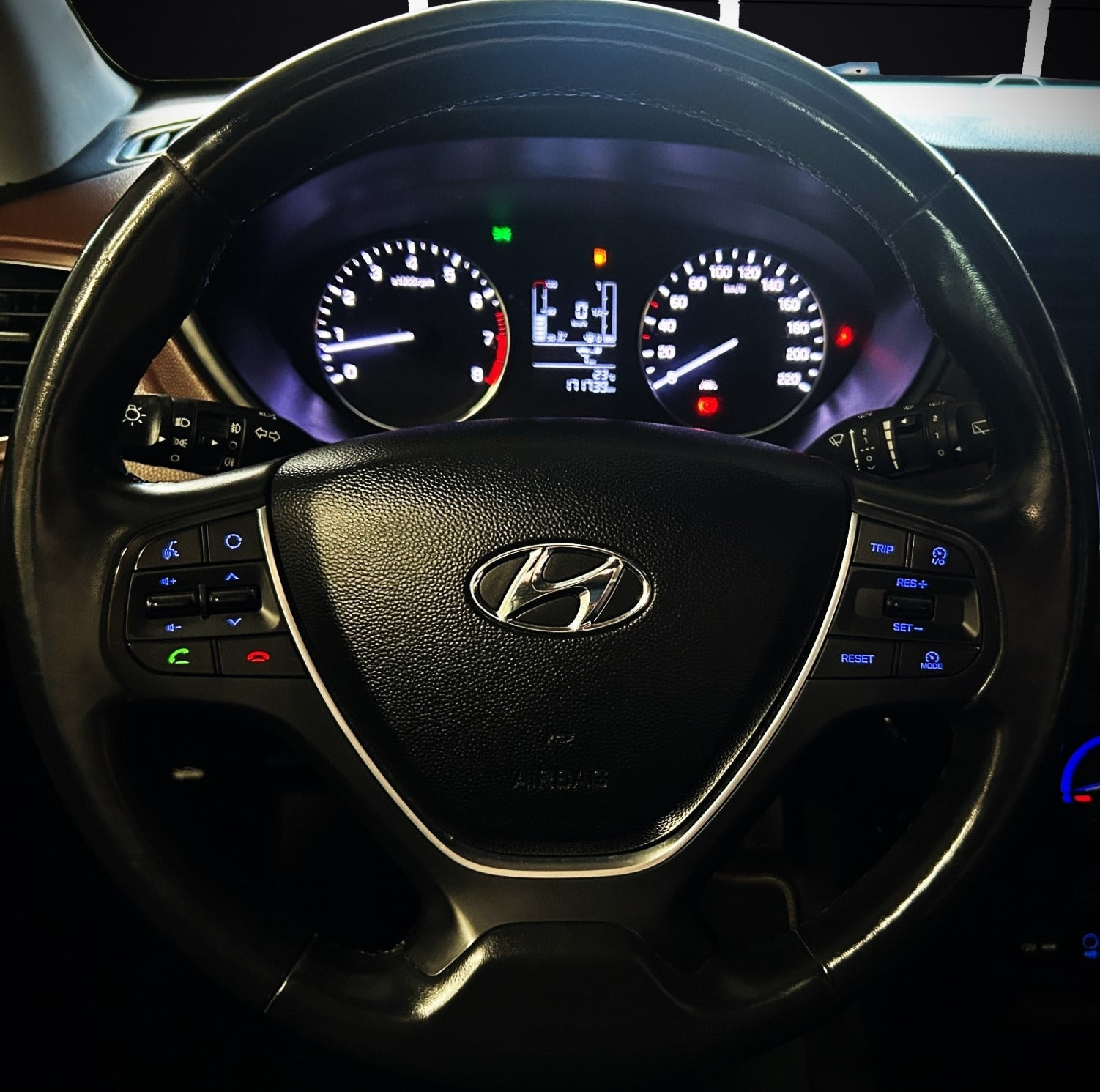 Hvid Hyundai i20 fra 2015