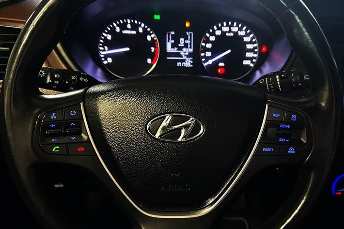 Hvid Hyundai i20 fra 2015