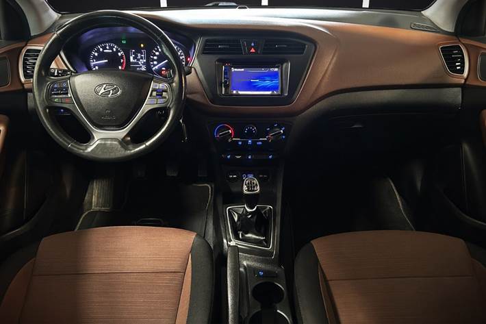 Hvid Hyundai i20 fra 2015