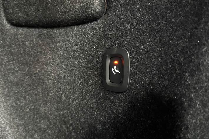 Grå Volvo XC40 fra 2023