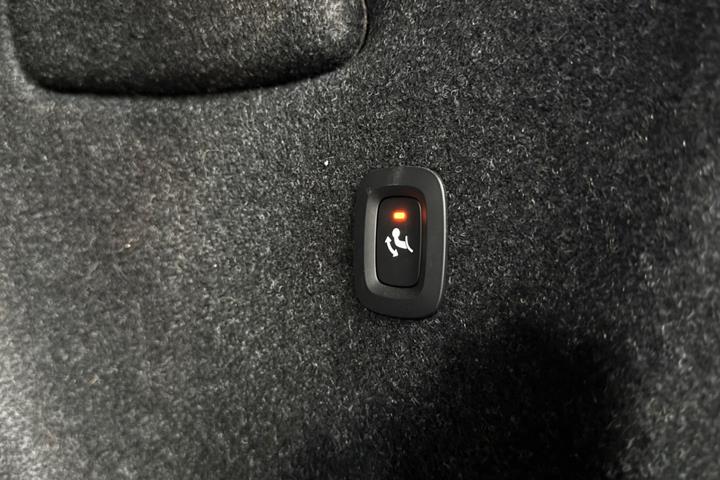 Grå Volvo XC40 fra 2023
