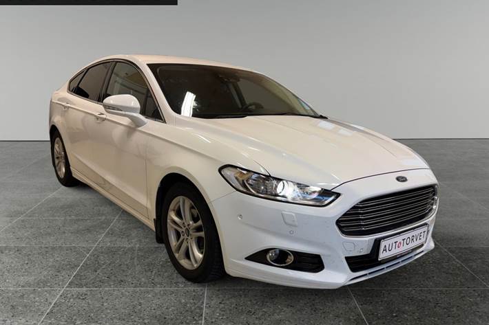 Hvid Ford Mondeo fra 2015