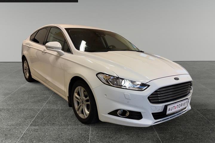 Hvid Ford Mondeo fra 2015