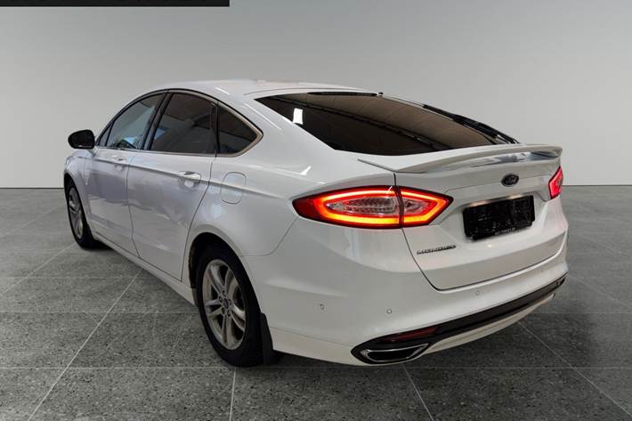 Hvid Ford Mondeo fra 2015