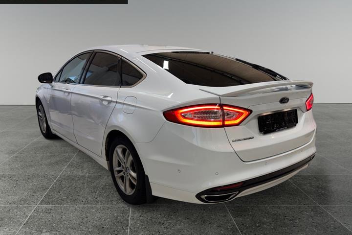 Hvid Ford Mondeo fra 2015