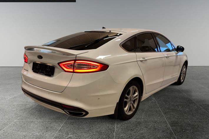 Hvid Ford Mondeo fra 2015