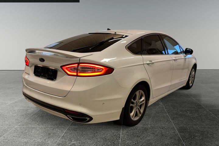 Hvid Ford Mondeo fra 2015