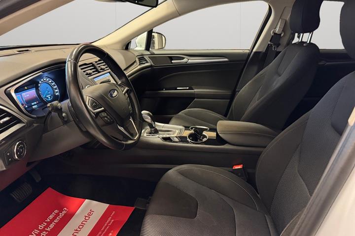 Hvid Ford Mondeo fra 2015