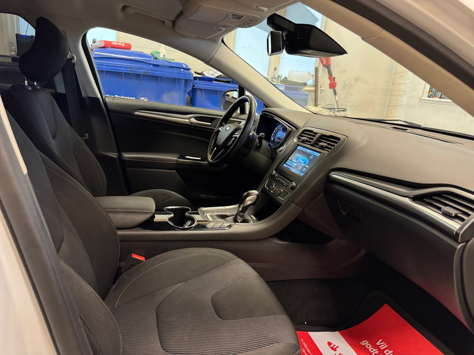 Hvid Ford Mondeo fra 2015