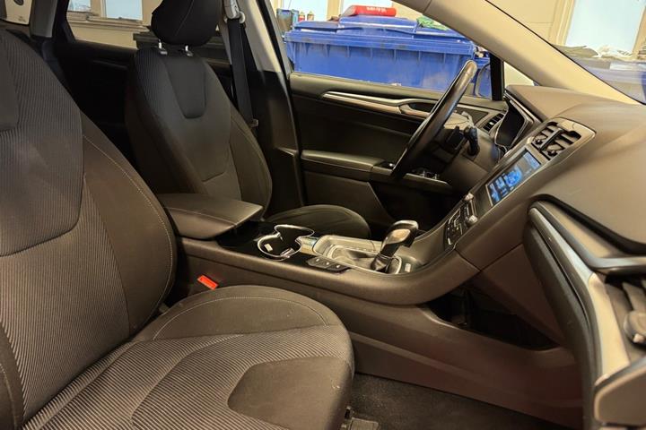 Hvid Ford Mondeo fra 2015