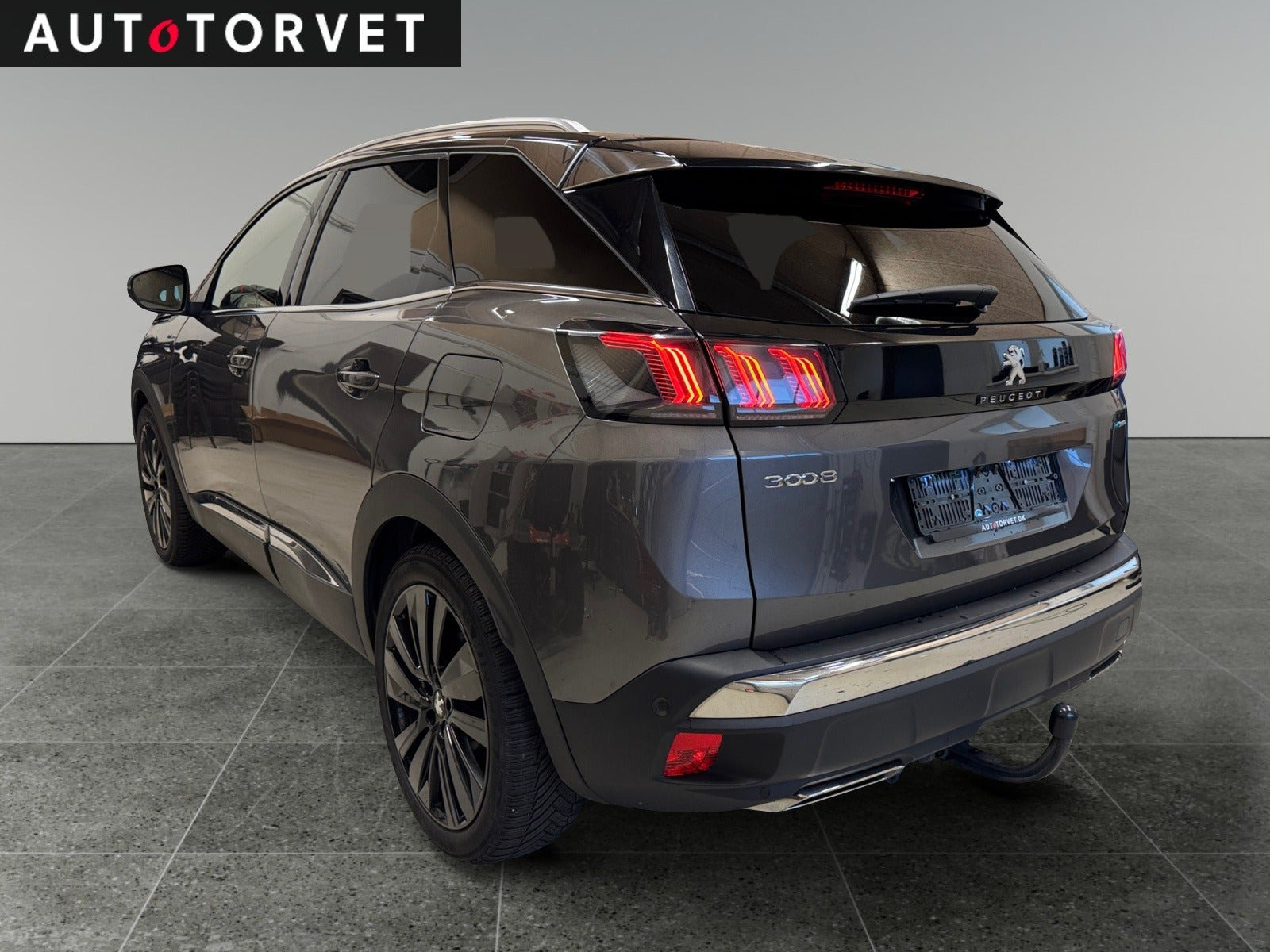 Grå Peugeot 3008 fra 2021