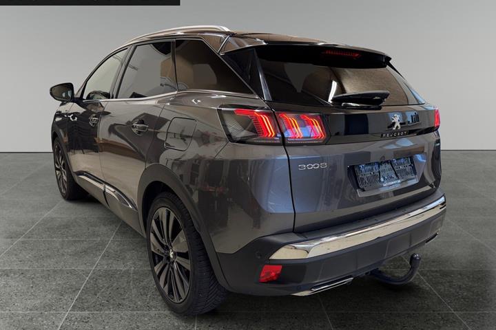 Grå Peugeot 3008 fra 2021