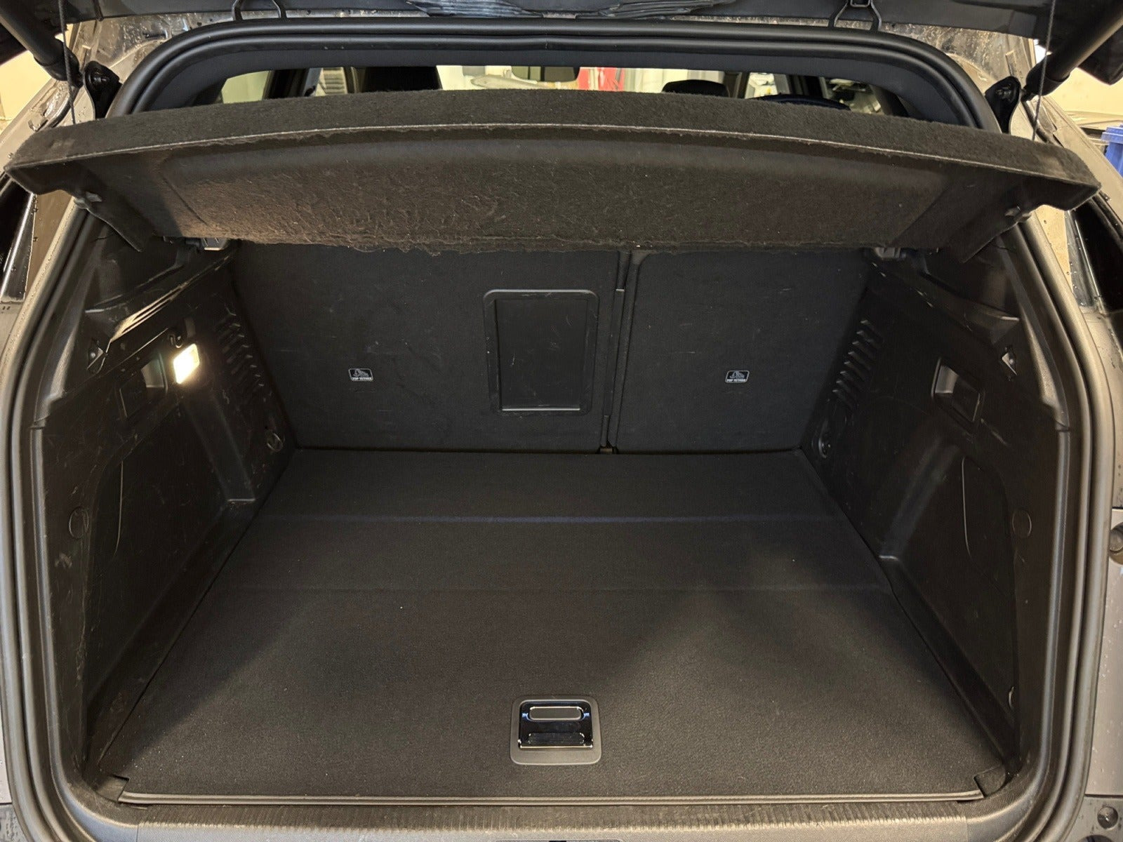 Grå Peugeot 3008 fra 2021
