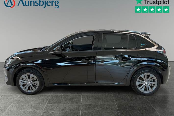 Sort Peugeot e-208 fra 2023