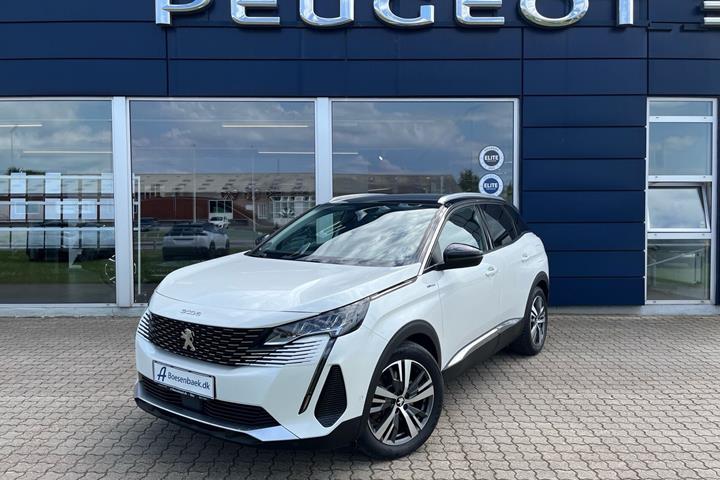Hvid Peugeot 3008 fra 2021 set udefra