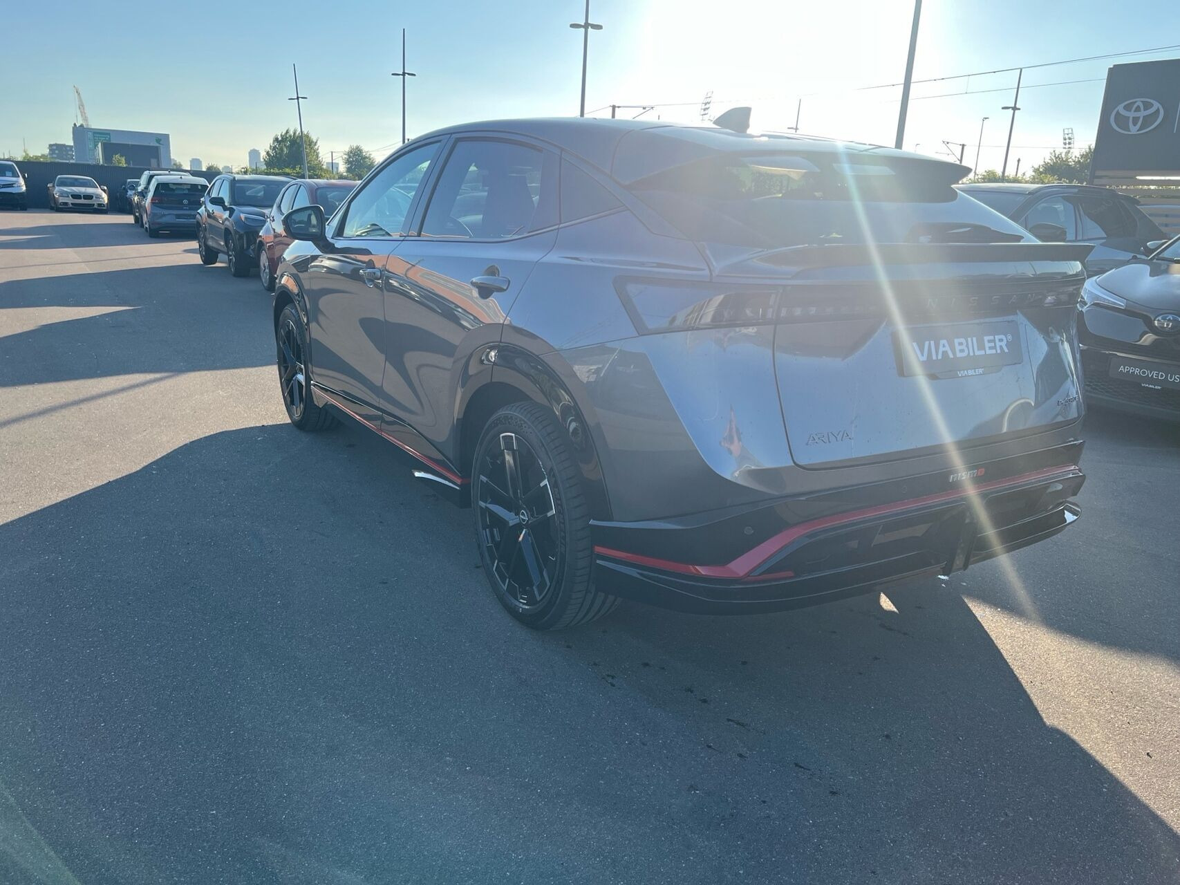 Grå Nissan Ariya fra 2026