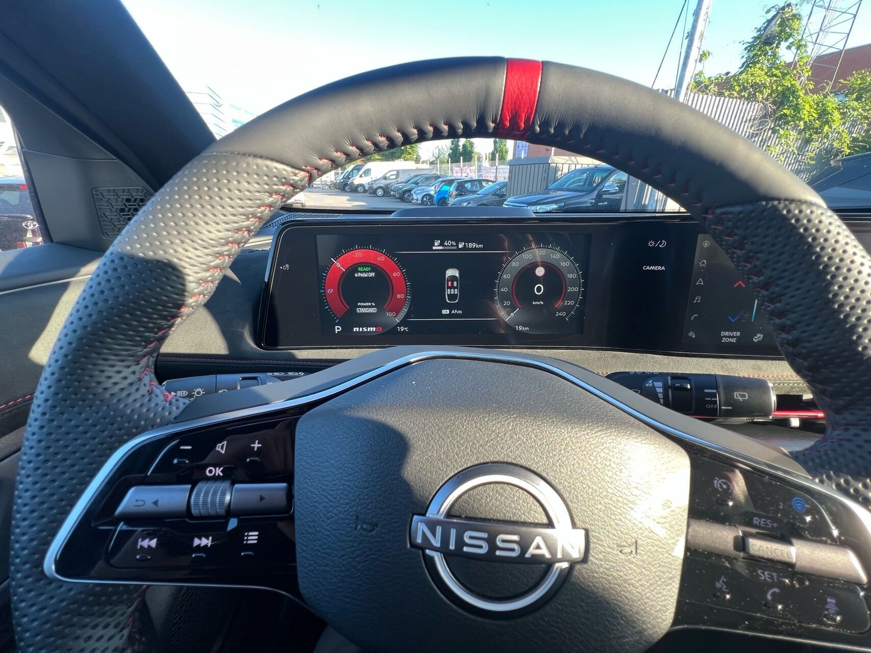 Grå Nissan Ariya fra 2026