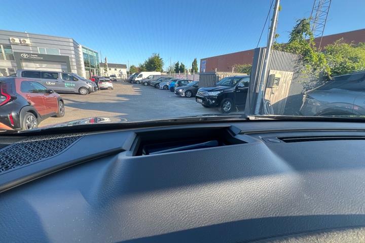 Grå Nissan Ariya fra 2026