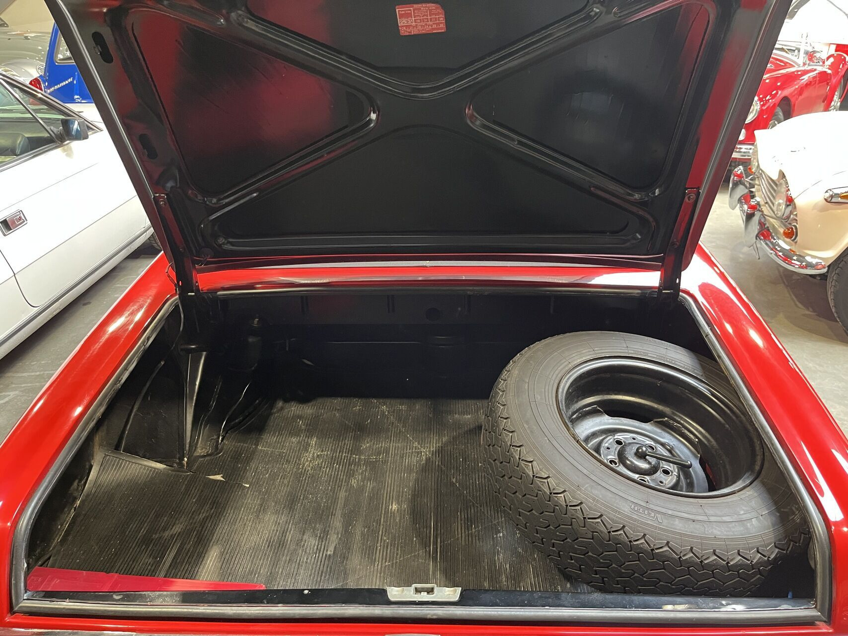Rød Mercedes SL230 fra 1967