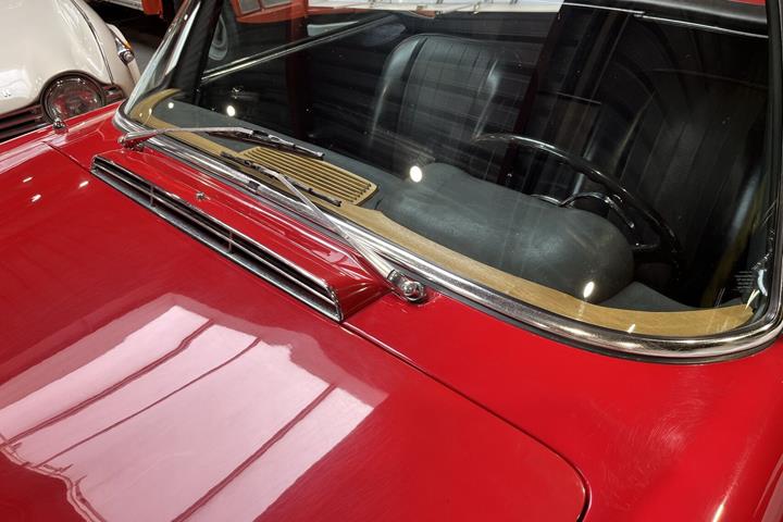 Rød Mercedes SL230 fra 1967