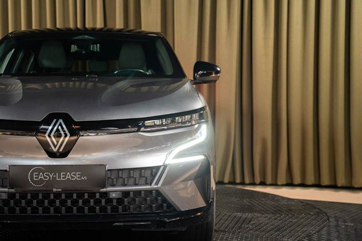 Grå Renault Megane E-Tech fra 2023