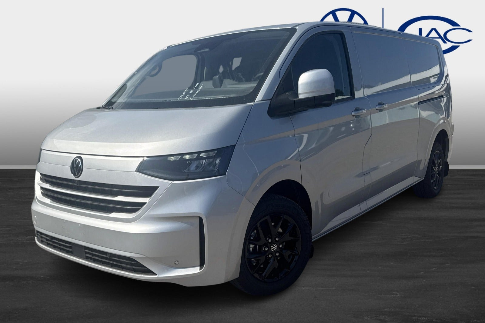 Sølv VW Transporter fra 2026
