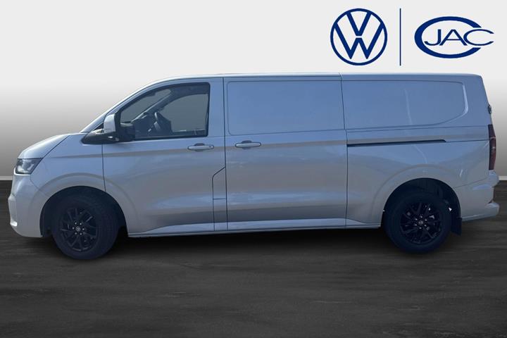Sølv VW Transporter fra 2026
