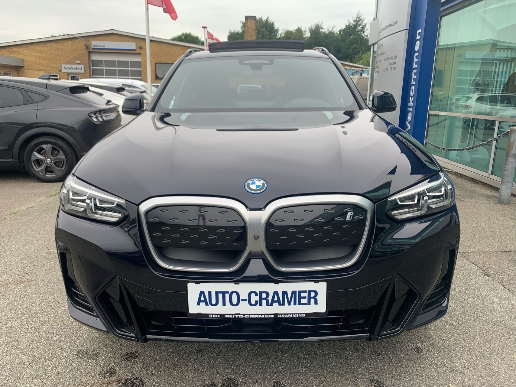 Blå BMW iX3 fra 2023