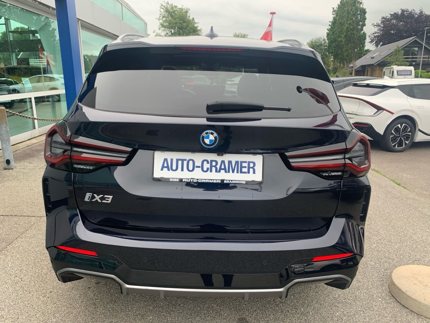 Blå BMW iX3 fra 2023
