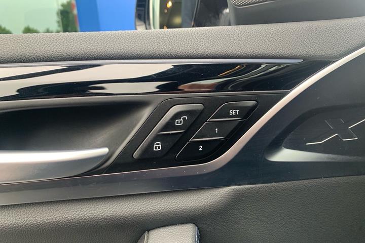 Blå BMW iX3 fra 2023