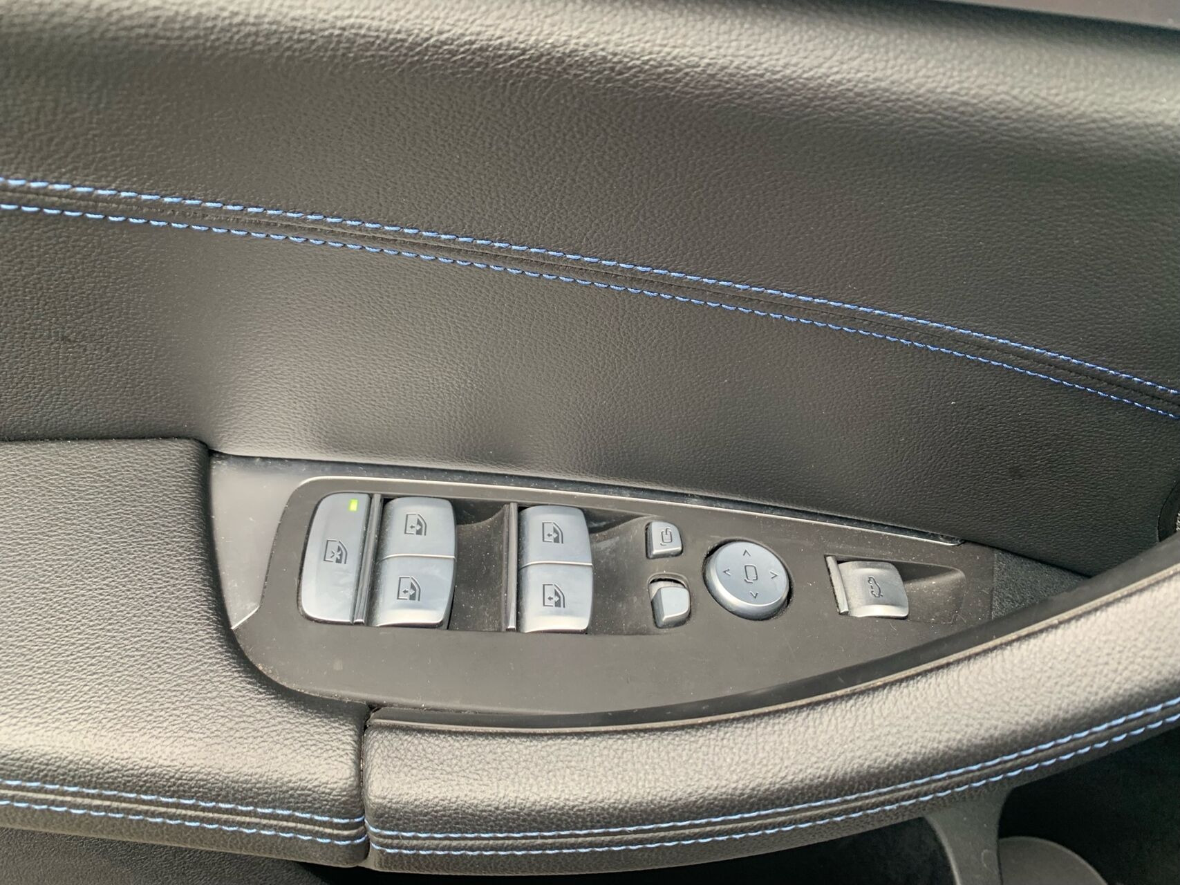 Blå BMW iX3 fra 2023