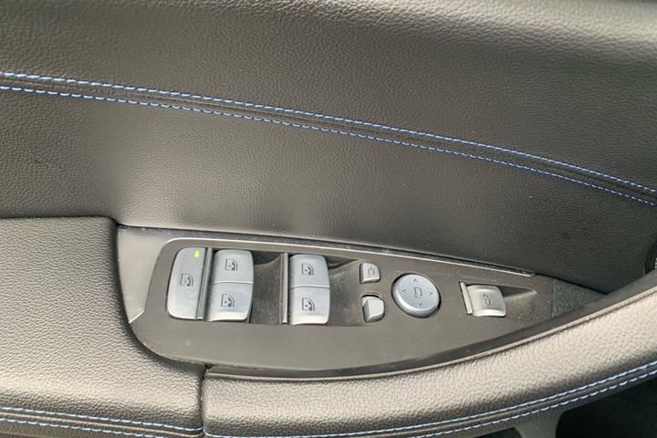 Blå BMW iX3 fra 2023