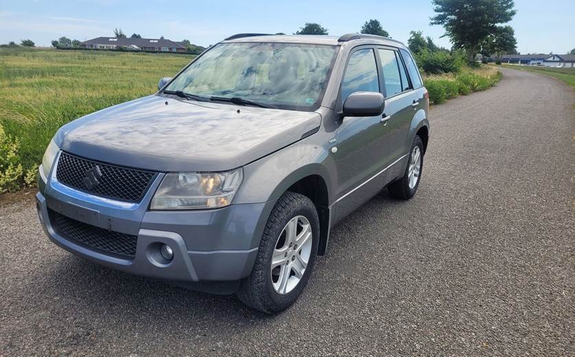 Suzuki Grand Vitara 1,9 DDIS GLS 4x4 129HK Van