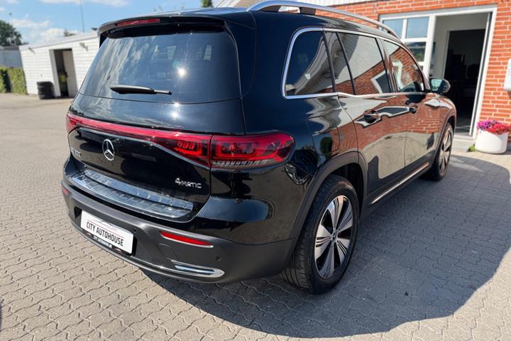 Sort Mercedes EQB300 fra 2023