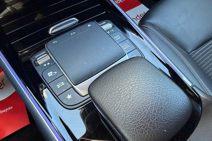 Sort Mercedes EQB300 fra 2023