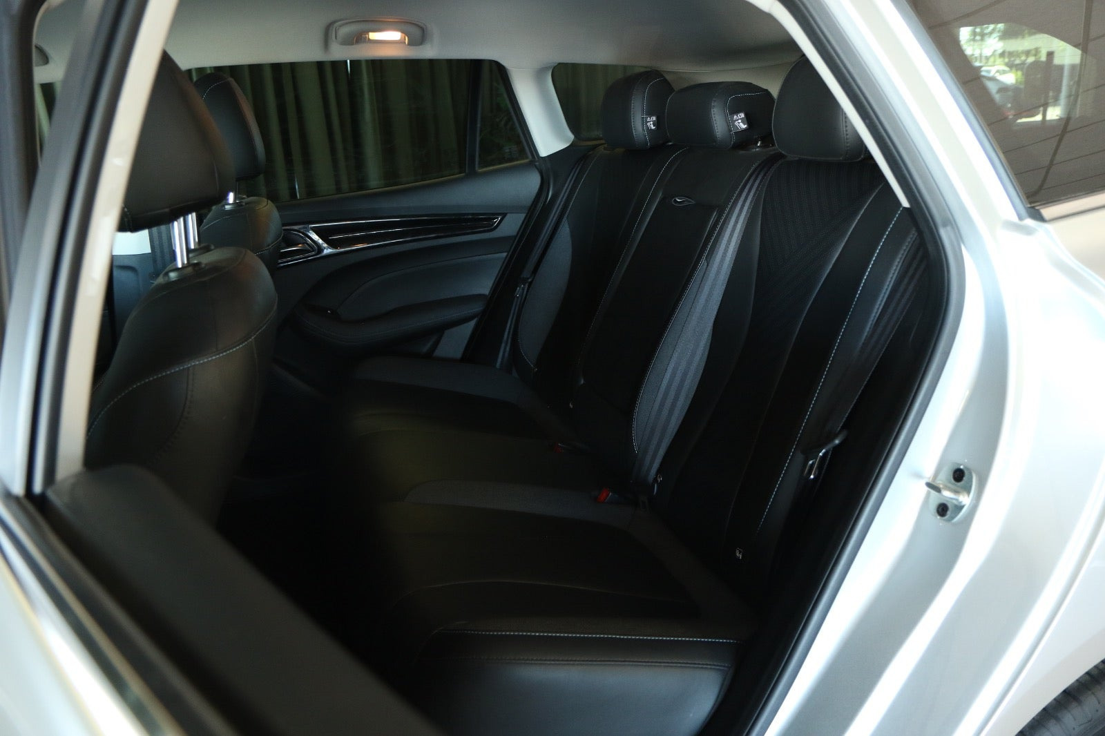 Grøn MG MG5 fra 2023