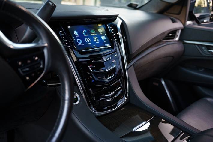 Sort Cadillac Escalade fra 2018