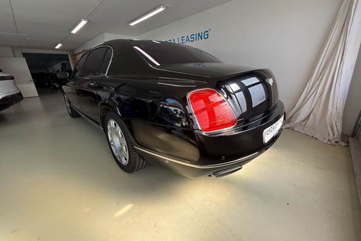 Sort Bentley Continental Flying Spur fra 2009