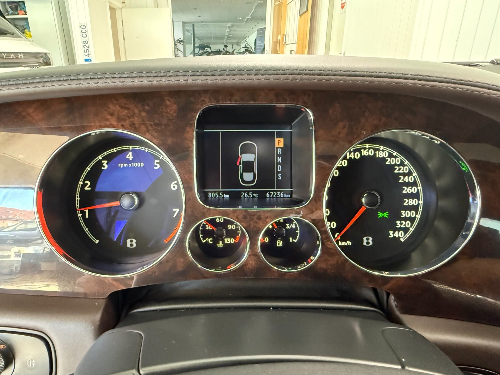 Sort Bentley Continental Flying Spur fra 2009 set indefra