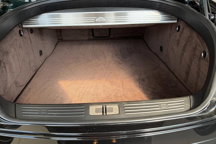 Sort Bentley Continental Flying Spur fra 2009 set indefra