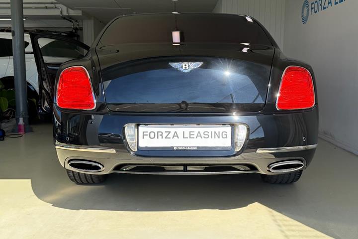 Sort Bentley Continental Flying Spur fra 2009 set udefra