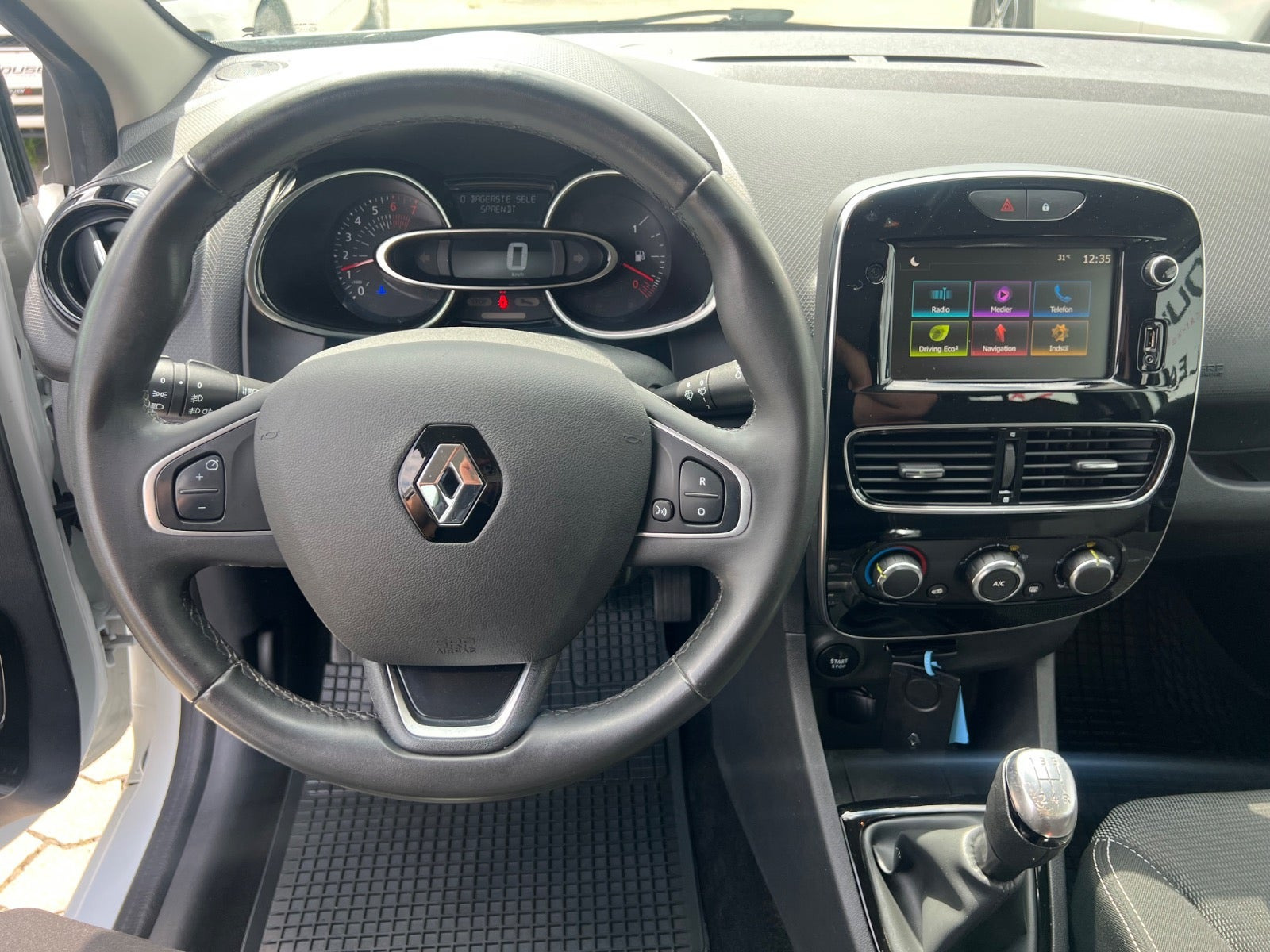 Hvid Renault Clio IV fra 2019