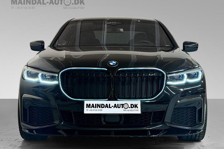 Grøn BMW 745e fra 2019