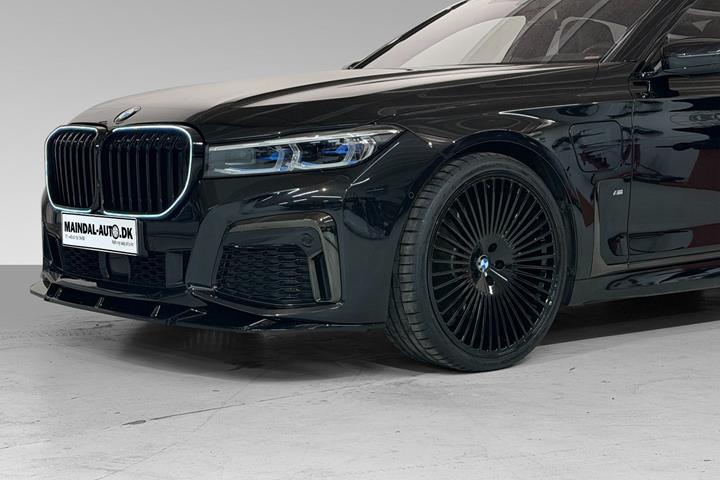 Grøn BMW 745e fra 2019
