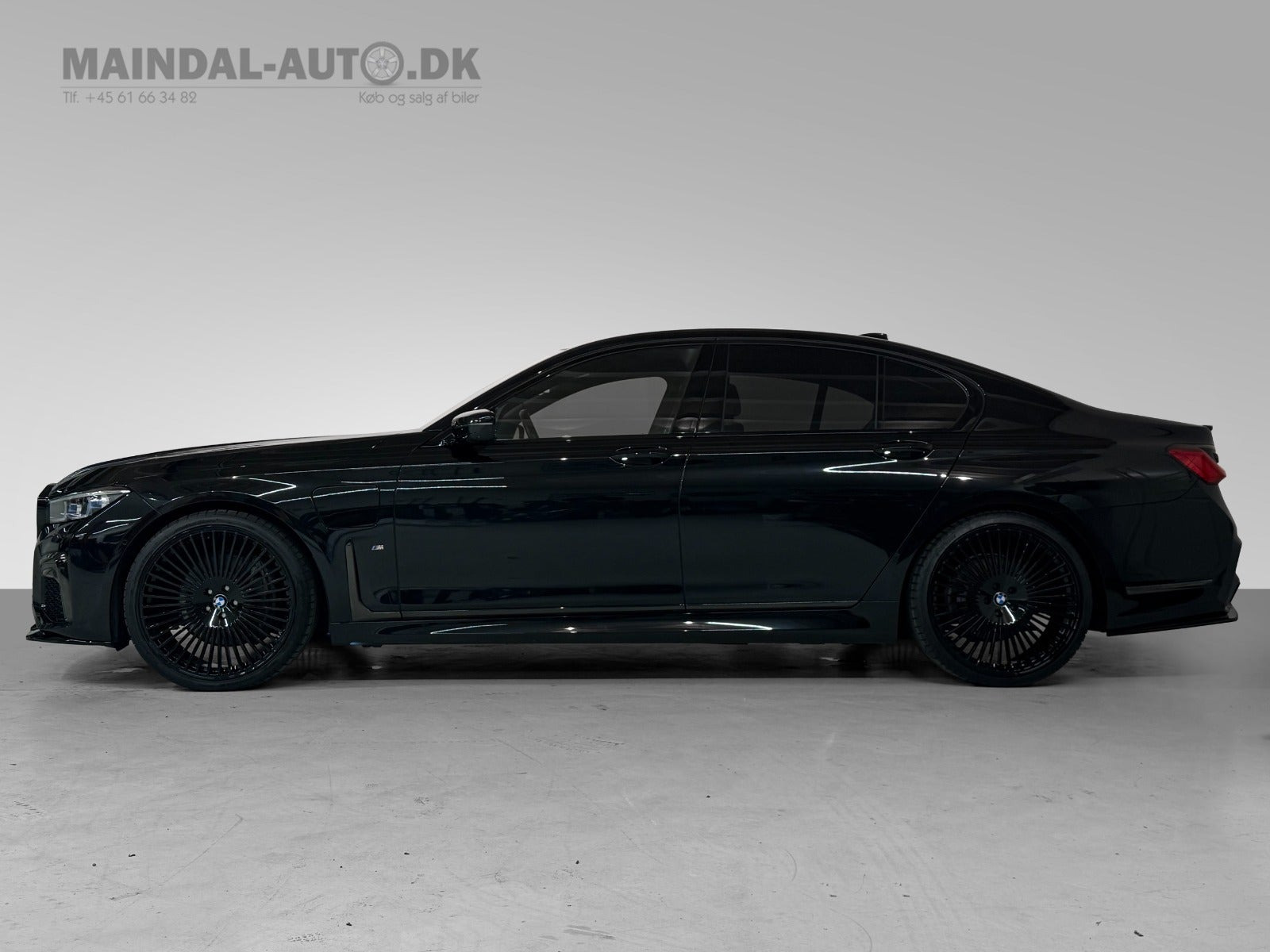 Grøn BMW 745e fra 2019