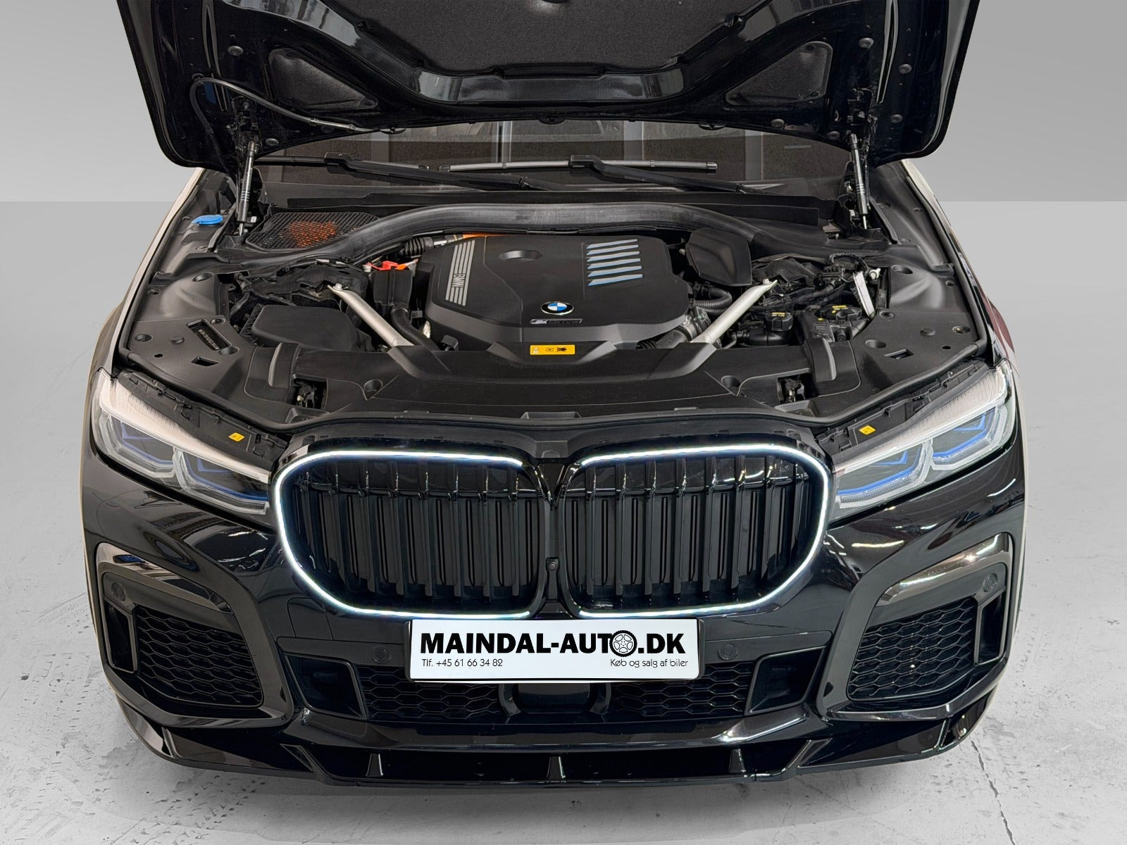 Grøn BMW 745e fra 2019