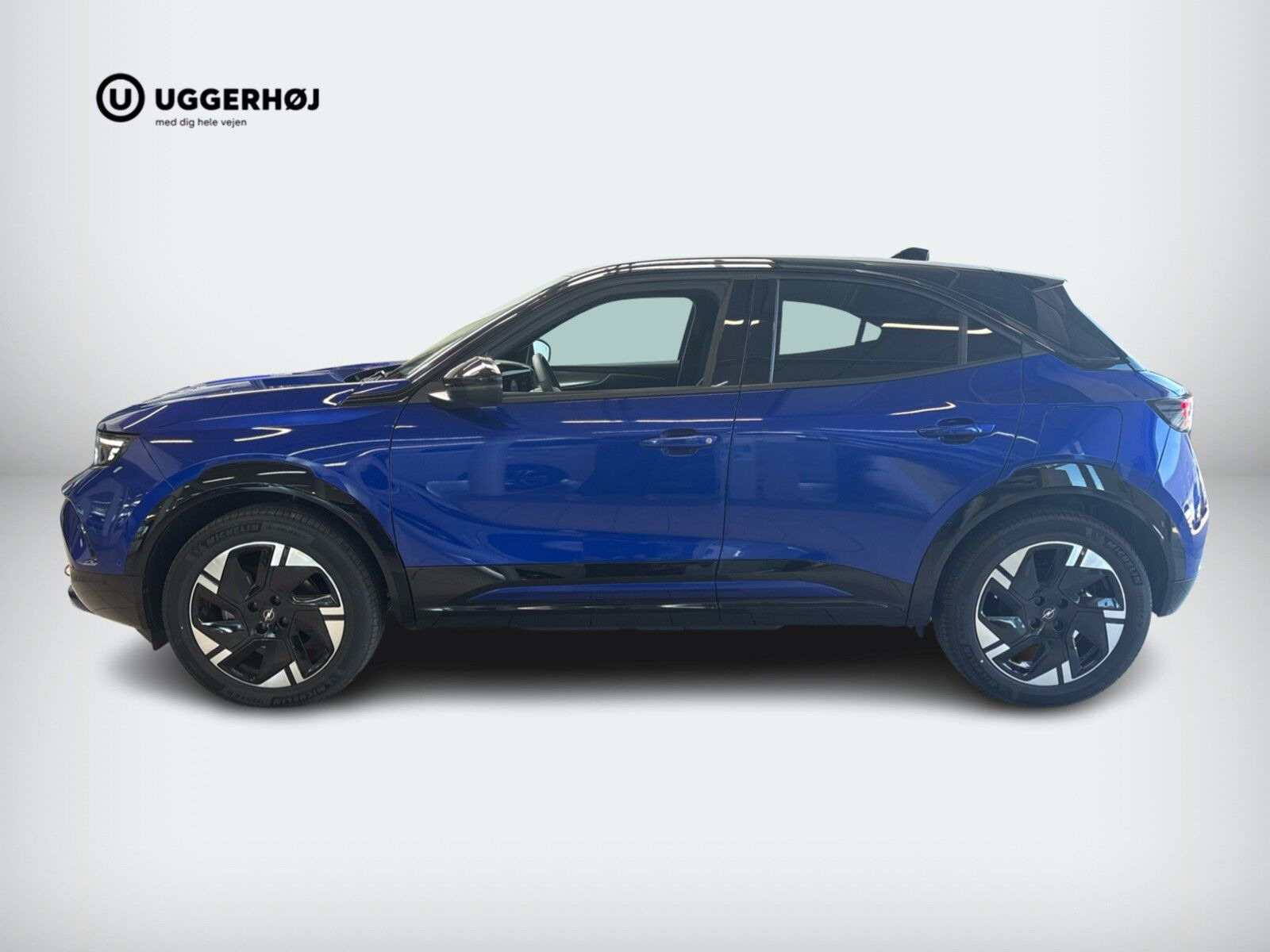 Blå Opel Mokka-e fra 2025