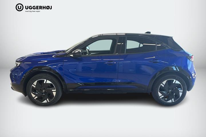Blå Opel Mokka-e fra 2025