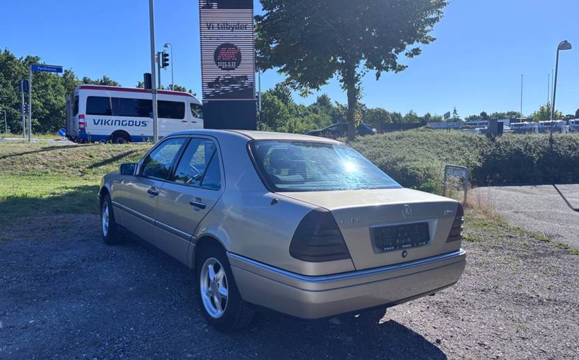 Mercedes C180