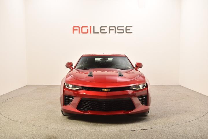 Rød Chevrolet Camaro fra 2018 set udefra